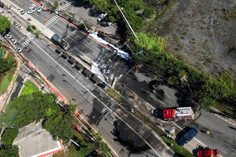 Braziliyada kiçik mühərrikli təyyarə sərnişin avtobusu ilə toqquşub