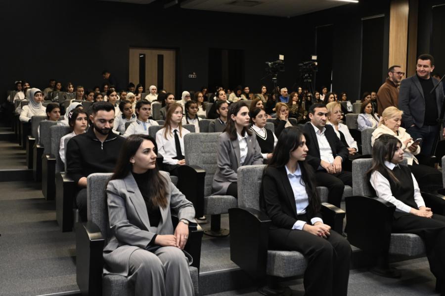 Elmdə qadın və qızların rolu müzakirə olunub