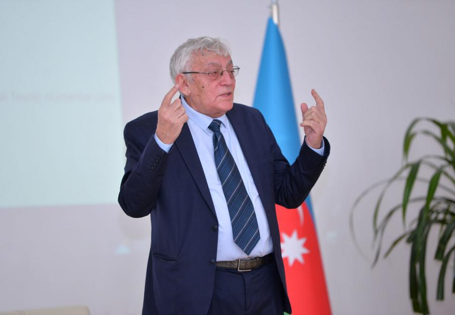 “Təşəkkür edirəm ki, məni belə intellektual uşaqlarla görüşdürdünüz” -  yazıçı Zahid Xəlil