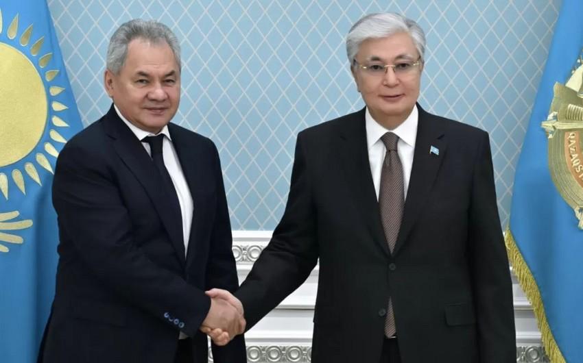 Tokayev Şoyqu ilə əməkdaşlıq və regional təhlükəsizliyi müzakirə edib