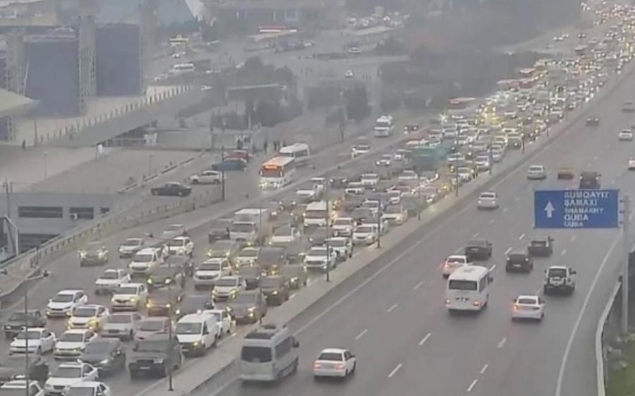 Bakıda sıxlıq müşahidə olunan yollar -  SİYAHI