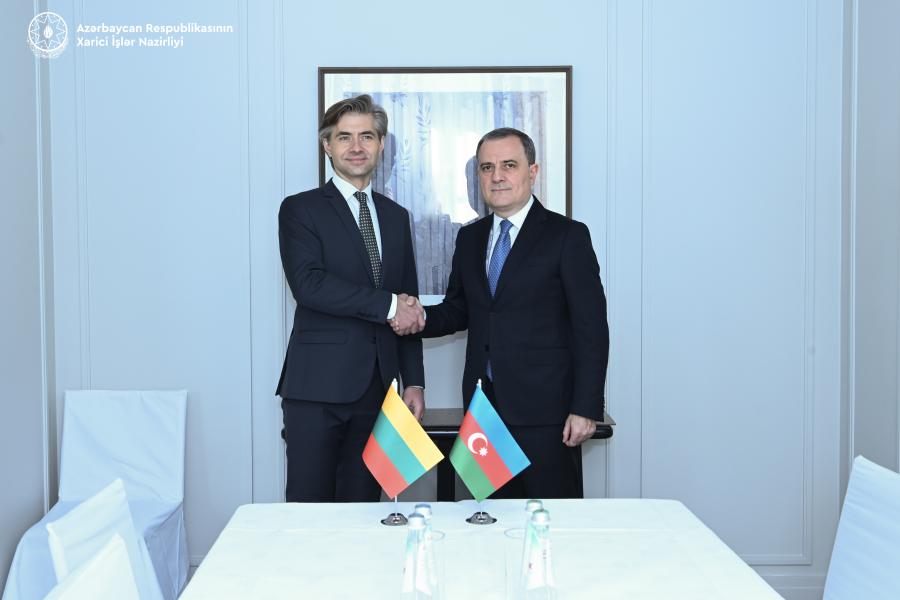 Ceyhun Bayramov litvalı həmkarını postmünaqişə dövrü barədə məlumatlandırıb