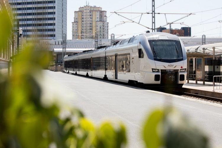 Azərbaycanda dəmir yolu nəqliyyatı ilə sərnişindaşıma 15 %-ə yaxın artıb