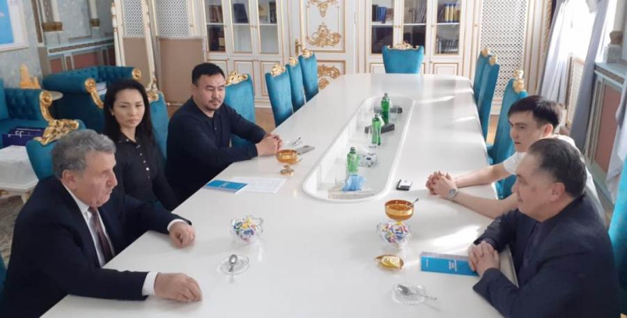 AMEA-da Qazaxıstan parlamentinin deputatları ilə görüş olub