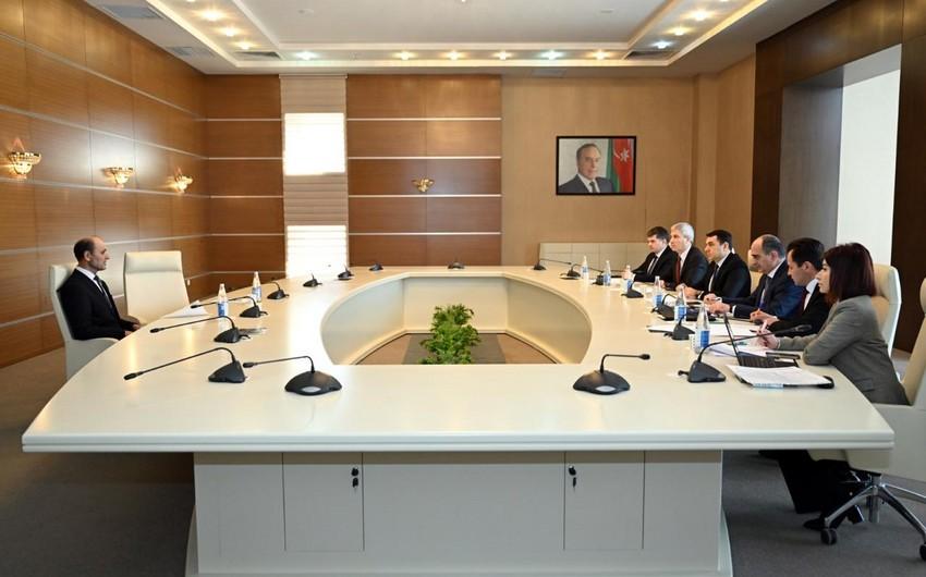Adil Kərimli Qəbələdə vətəndaşların müraciətlərini dinləyib