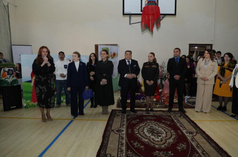 132-134 nömrəli liseydə xeyriyyə yarmarkası təşkil olunub