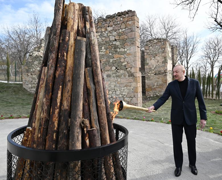 Prezident və birinci xanım Ağdərənin Həsənriz kəndində sakinlərlə birlikdə Novruz tonqalını alovlandırıblar -  YENİLƏNİB