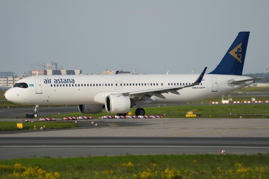 ”Air Astana” aviaşirkətinə məxsus təyyarə Heydər Əliyev Beynəlxalq Aeroportunda məcburi eniş edib