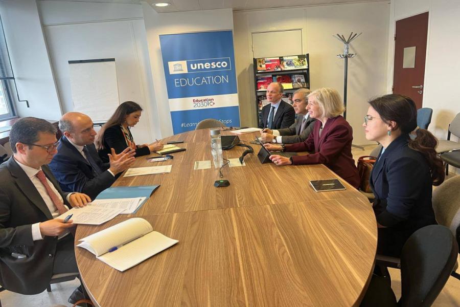 Emin Əmrullayev UNESCO Baş direktorunun təhsil üzrə köməkçisi ilə görüşüb