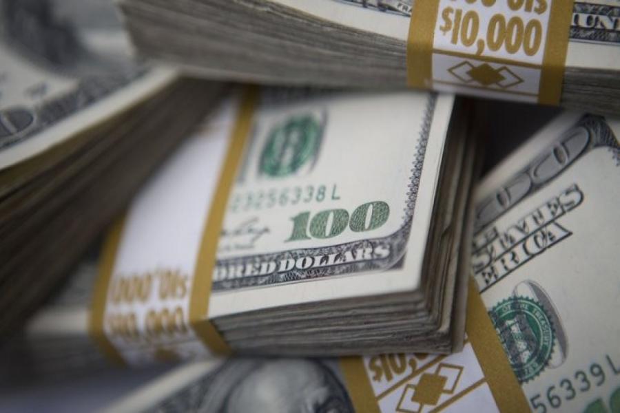 Dövlət Neft Fondu ilk rübdə hərraclarda 2,4 mlrd. dollar satıb