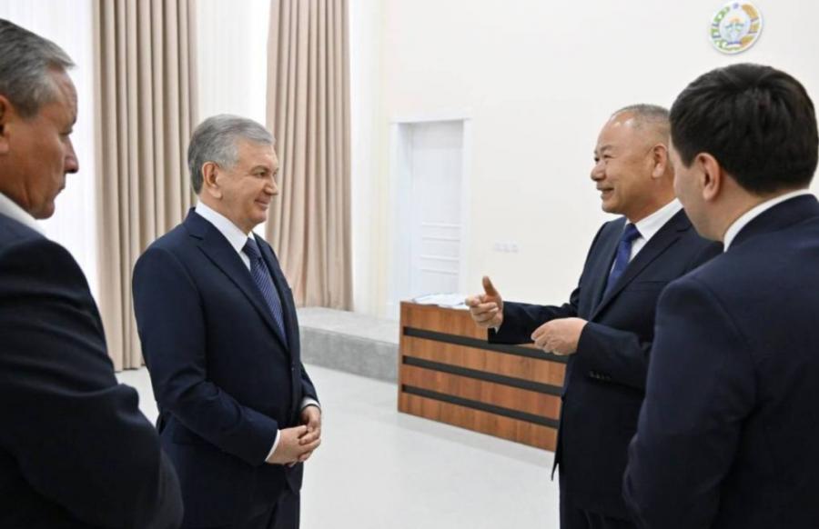 Əndicanda yeni layihələrə başlanılıb, Mirziyoyev xarici investorlarla görüşdü 