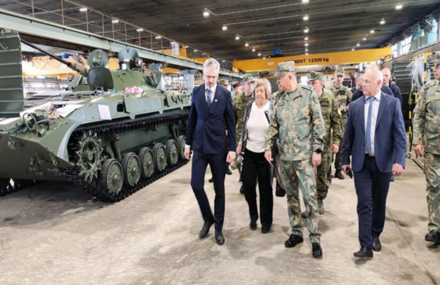 Kərim Vəliyev Slovakiya müdafiə sənayesi müəssisələrində və təlim mərkəzində olub