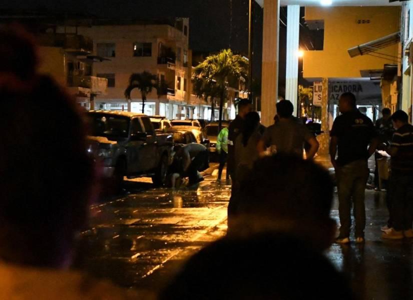Ekvadorda əcnəbi polisin gözü qarşısında yandırıldı