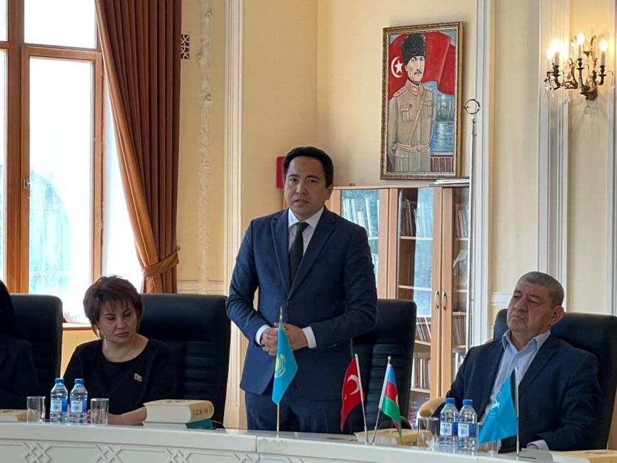 Muxtar Auezovun Abay haqqında romanının latın qrafikasında olan nəşri təqdim edilib