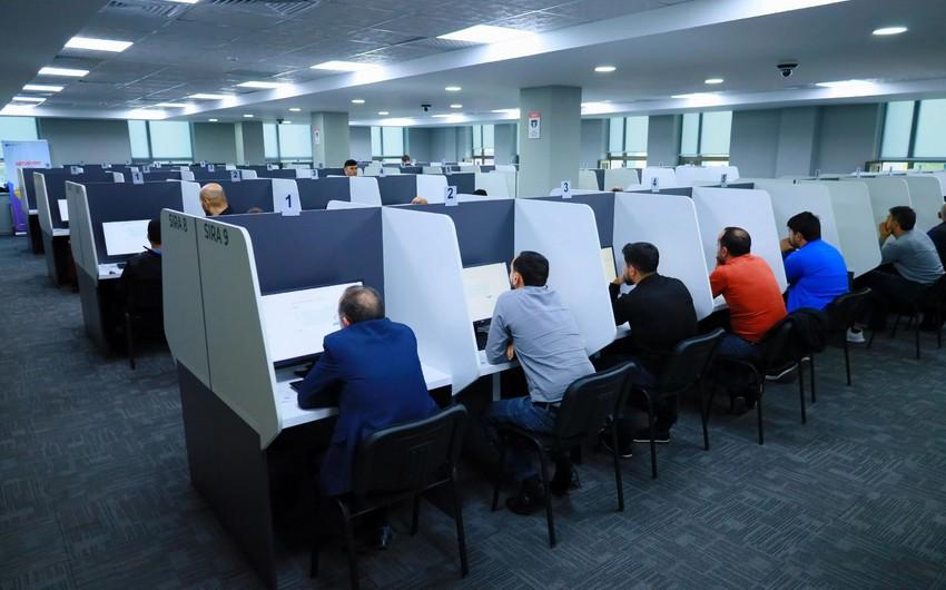 Taksi sürücüləri üçün test imtahanı keçirilib, 1261 namizəd uğur qazanıb