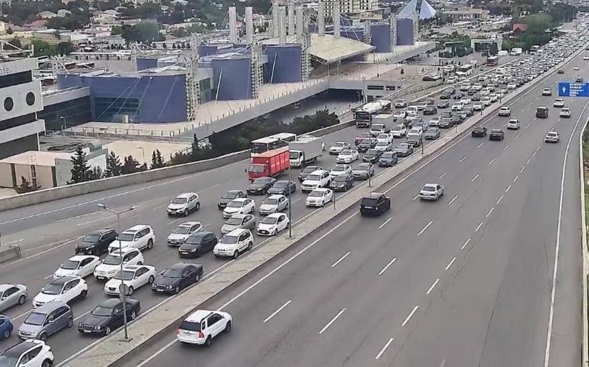 Bakıda sıxlıq müşahidə olunan yollar -  SİYAHI