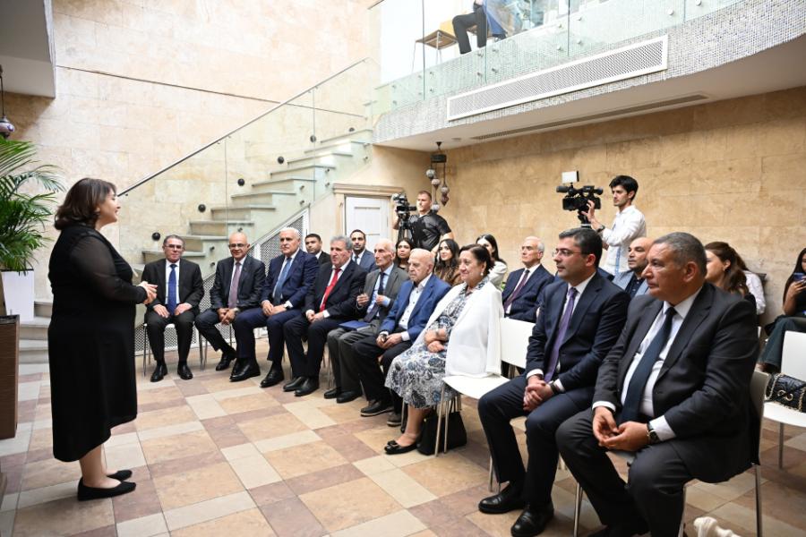 Fotoreportaj - “Ədibin Evi”ndə “150 ilin söhbəti” kitabının təqdimatı olub