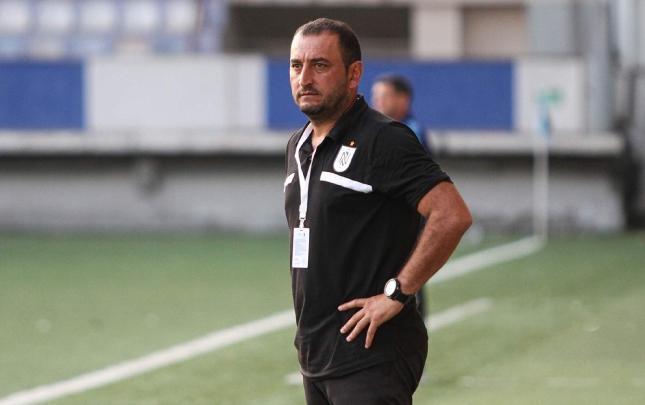 "Neftçi" məşqçisi ilə yollarını ayırdı