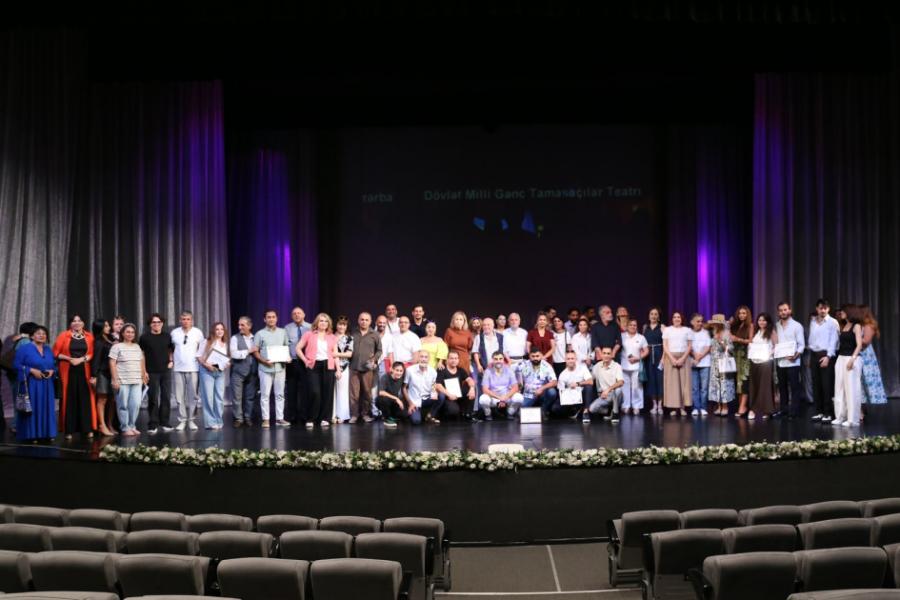 Milli Gənc Tamaşaçılar Teatrında 98-ci teatr mövsümünün başlanması münasibətilə görüş keçirilib