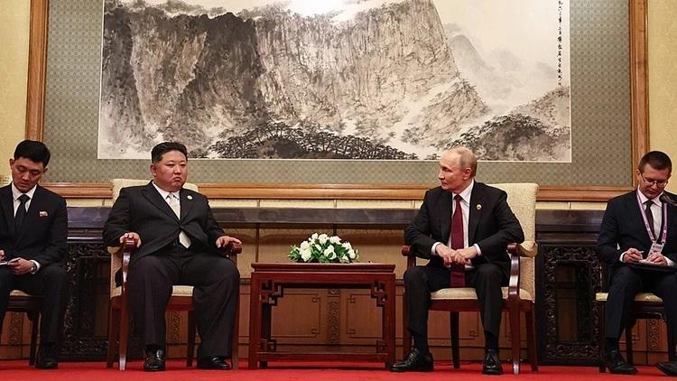 Putin Kim Çen Inı Moskvaya dəvət edib