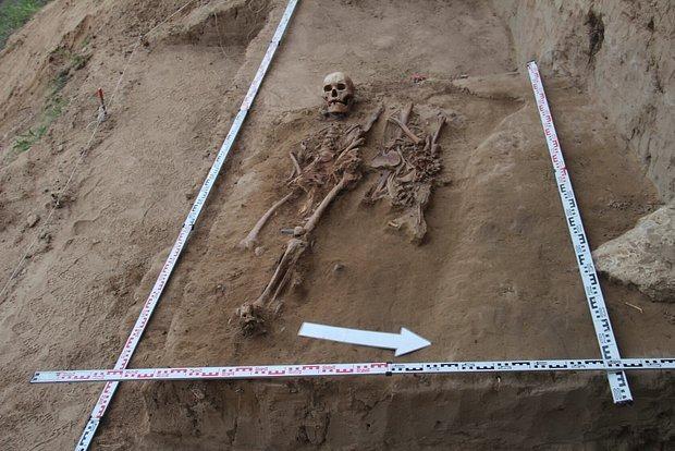 Arxeoloqlar 5 min yaşı olan məzar tapdılar