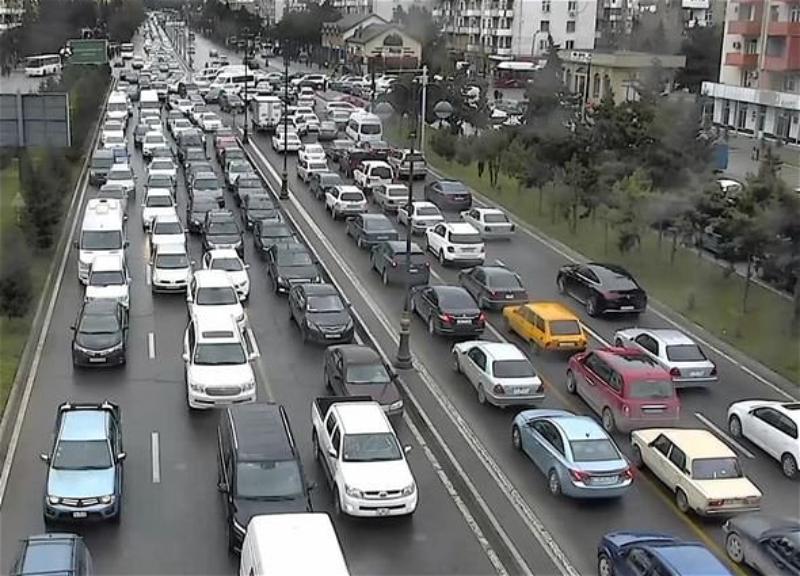 Kənar dairəvi yolda qəza olub, sıxlıq var