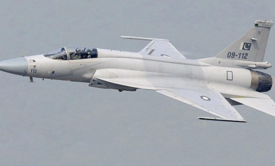 Bakıda hərbi paradda "JF-17" çoxməqsədli qırıcı təyyarələr nümayiş olunub