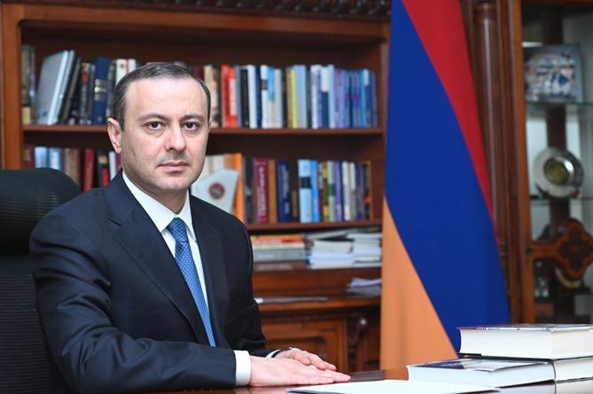 Qriqoryan Britaniyaya işgüzar səfərə gedir