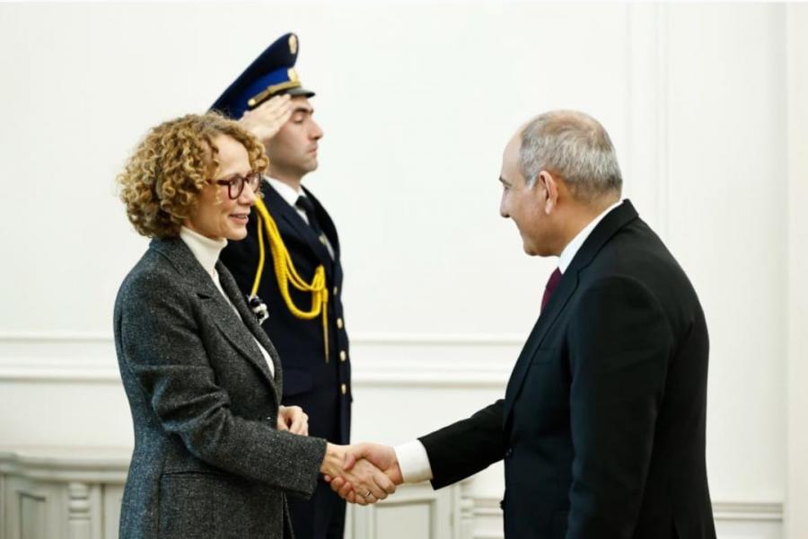 Paşinyan NATO rəsmisi ilə sülh prosesini və TRİPP-i müzakirə edib