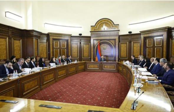 Paşinyan Konstitusiya İslahatları Şurasının iclasını keçirib