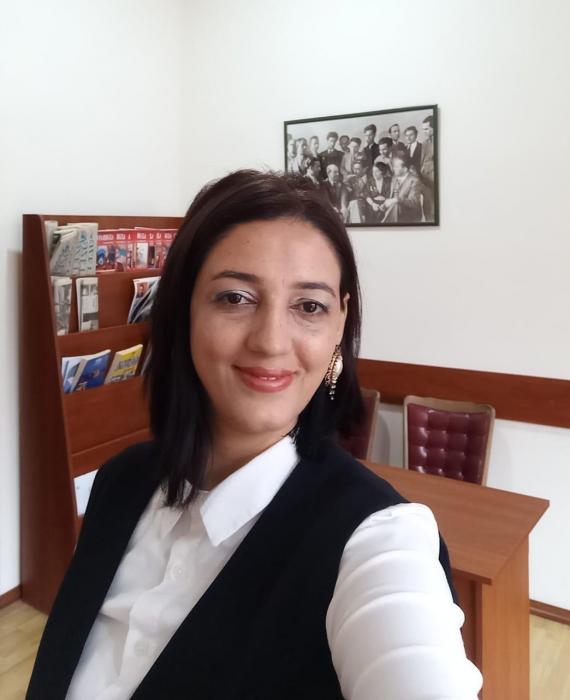 Ağ rəngin poeziyada harmoniyası