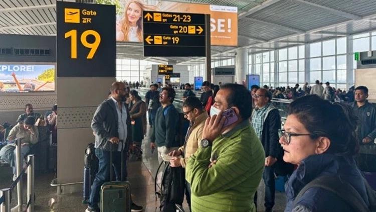 Hindistanda 128 uçuş ləğv edildi