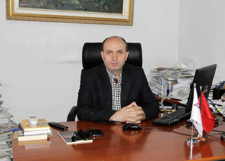 “Poeziya və jurnalistika müasir cəmiyyətdə məzmun yaratmağın iki fərqli yoludur”