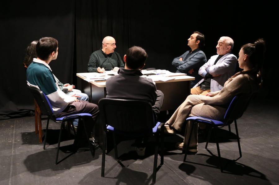 Gənc Tamaşaçılar Teatrı “Qodo həsrətində” tamaşasının oxunuş məşqlərinə başlayıb