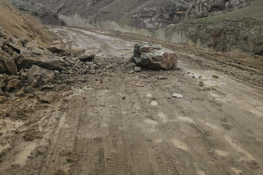 Güclü yağışlar nəticəsində Ordubadda qaya uçqunu olub