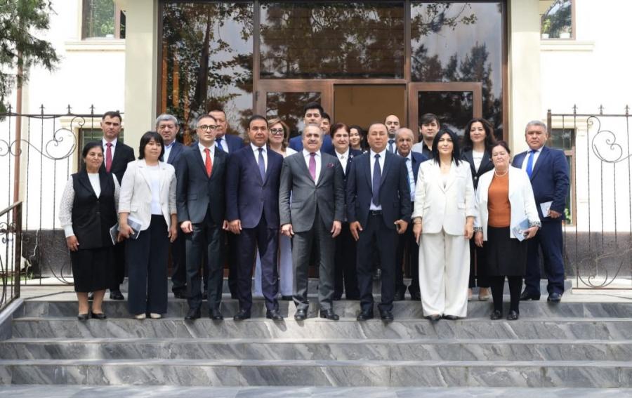 Deputat Elnarə Akimova Özbəkistanda Azərbaycanşünaslıq mərkəzinin açılışında çıxış edib