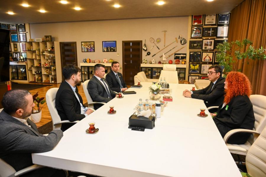 Fərid Qayıbov Dünya Kapoeyra Federasiyasının prezidenti ilə görüşüb