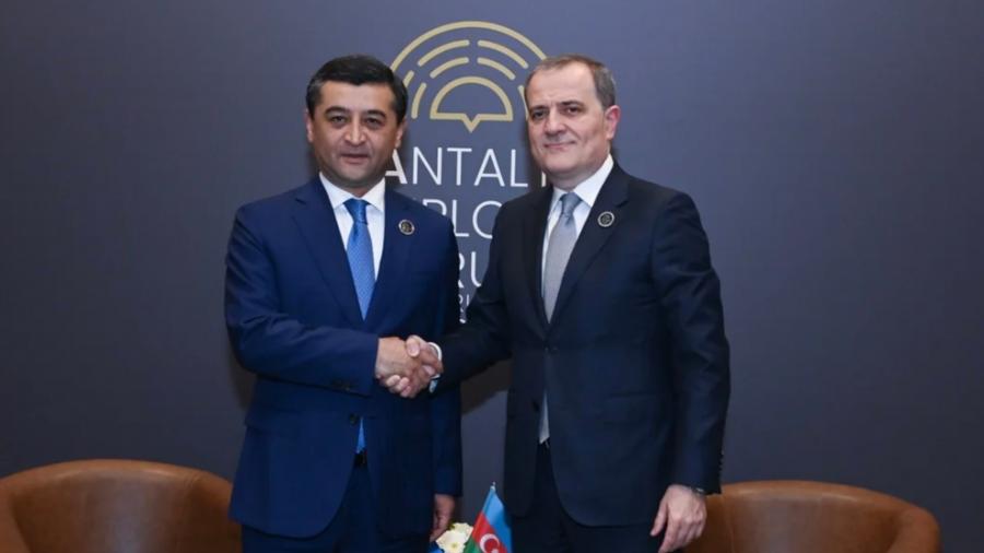 Ceyhun Bayramov və Bəxtiyor Saidov Yaxın Şərqdəki vəziyyəti müzakirə ediblər