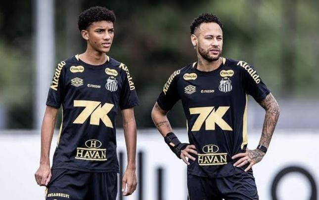 Neymar gənc futbolçunu vurdu