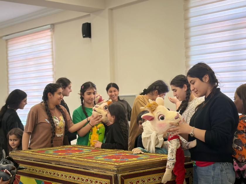 Kukla Teatrı sığınacaq sakinlərinin qonağı olub