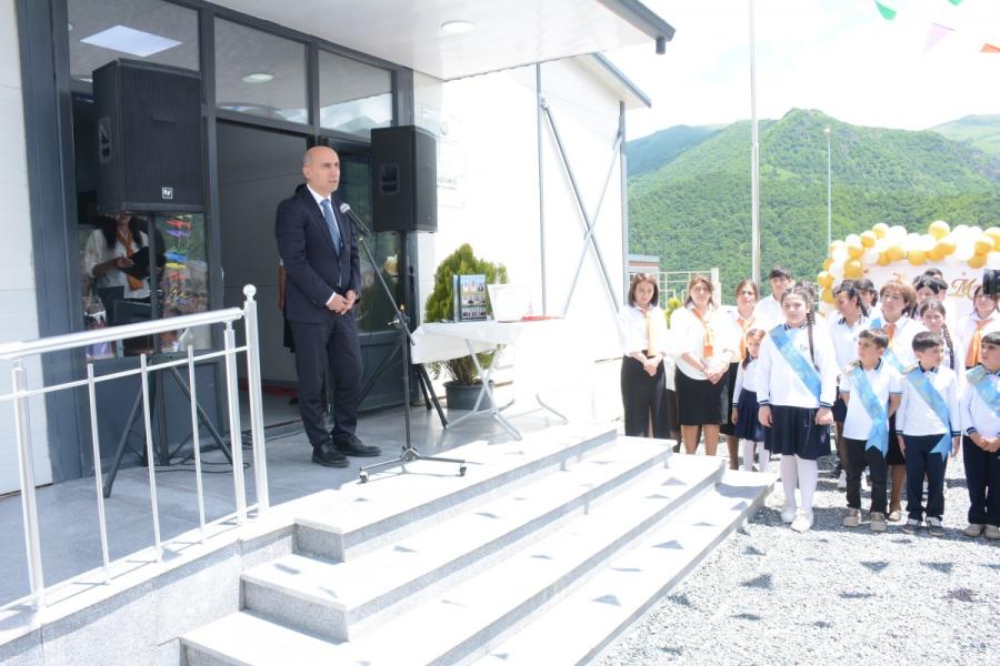 Emin Əmrullayev Kəlbəcərin yeganə məzununun "Son zəng"ində iştirak edib