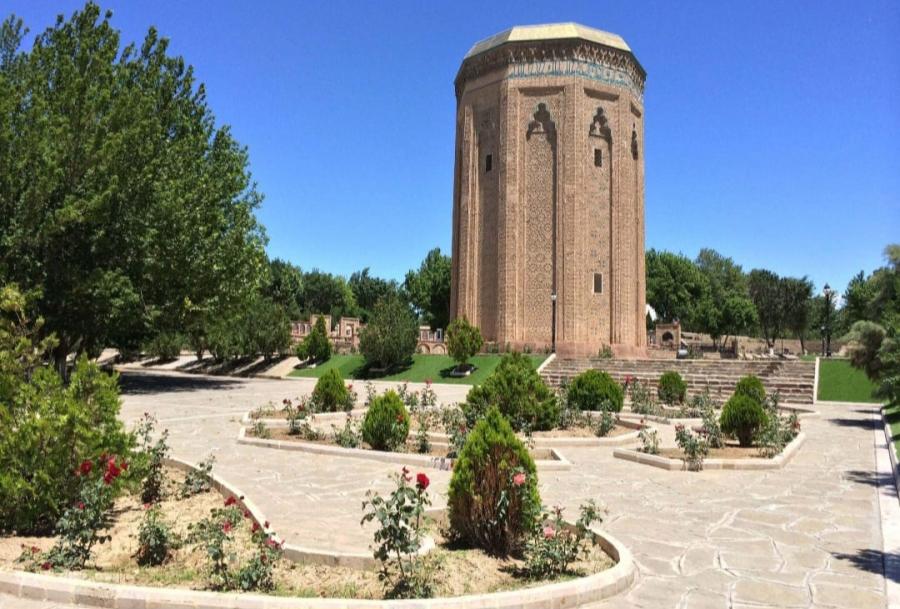 Azərbaycan memarlığının parlayan ulduzu: Möminə xatun türbəsi
