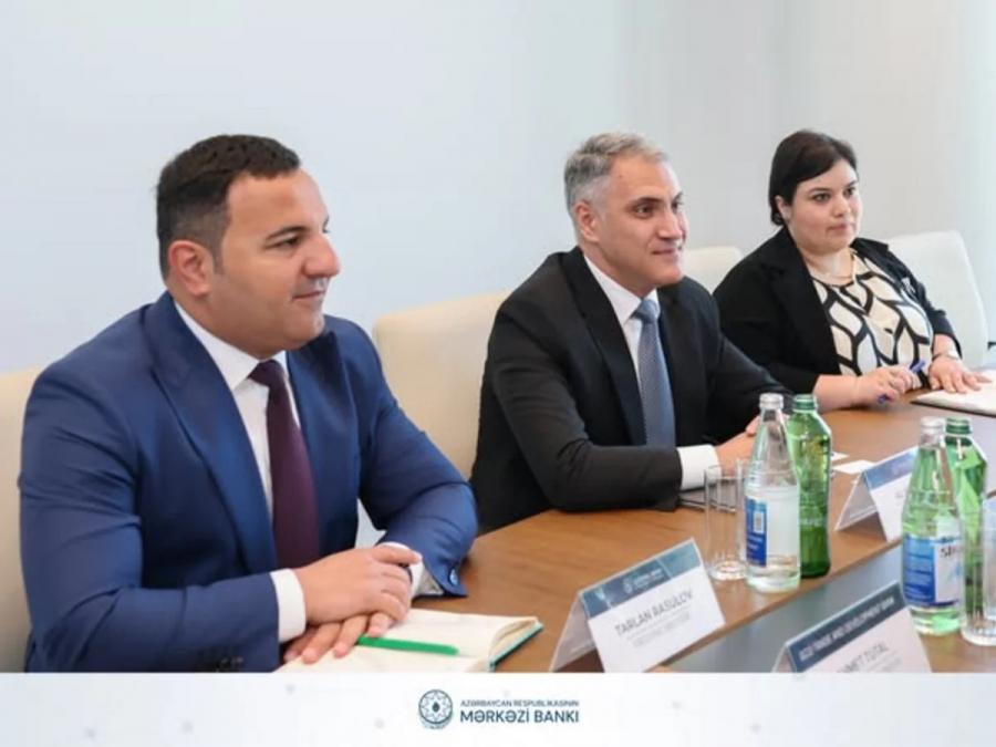 İƏT-in Ticarət və İnkişaf Bankının Azərbaycandakı fəaliyyəti müzakirə olunub