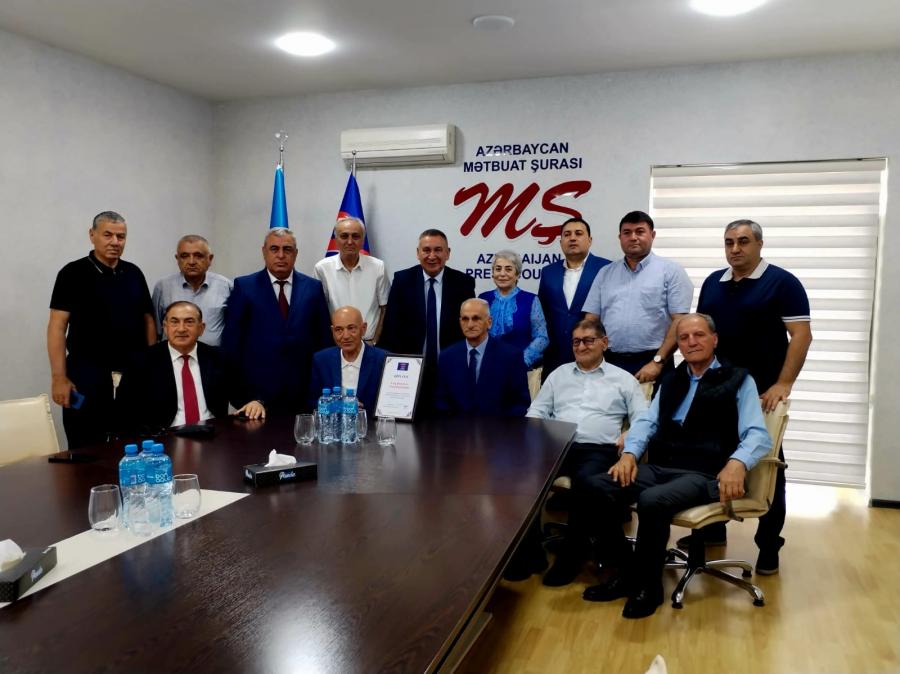 Fotoreportaj - Əməkdar jurnalist Faiq Qismətoğlunun 70 illiyi qeyd edildi