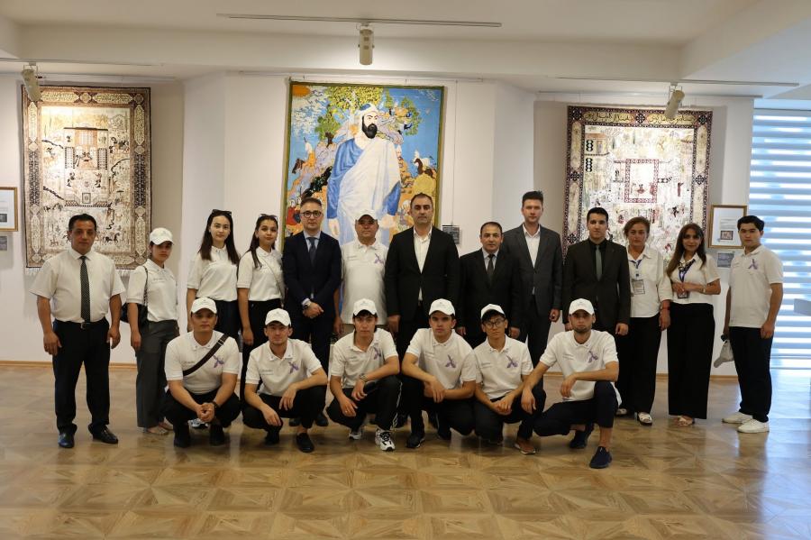 Özbək gənclərinin “Xarıbülbül”ü Gəncəyə səs saldı