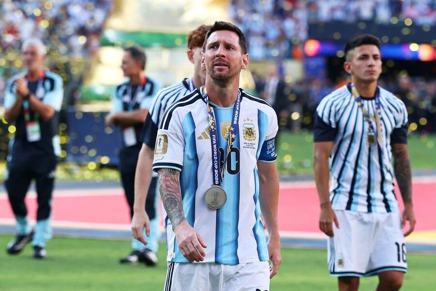 Argentina prezidentindən millinin futbolçularına dəstək
