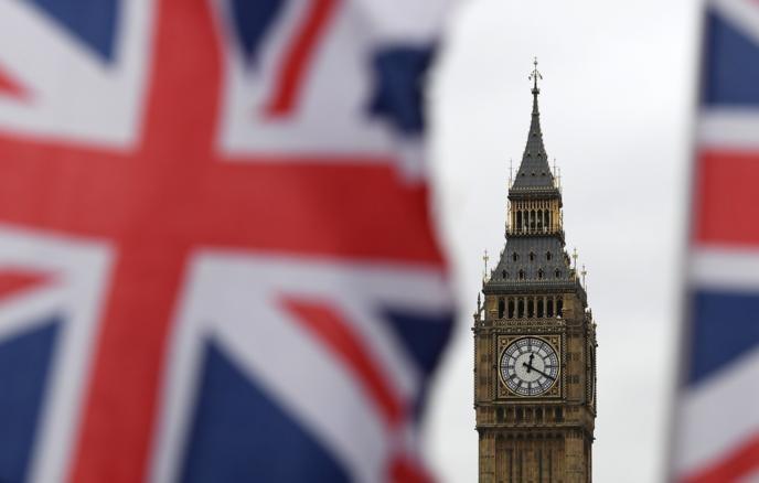 Britanya tamamiə elektron vizalara keçib