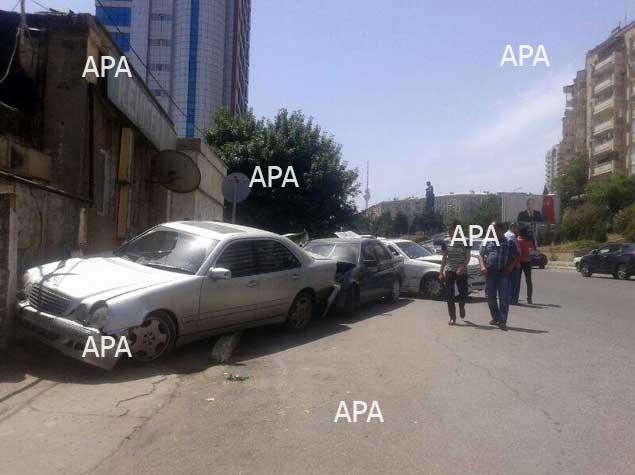 Bakıda sərnişin avtobusu dörd maşını əzib<b style="color:red"></b>