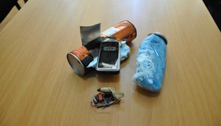 Qız həbsxanadakı nişanlısına telefon ötürmək istədi<b style="color:red"></b>