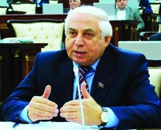 Hadı Rəcəbliyə mükafat verildi<b style="color:red"></b>
